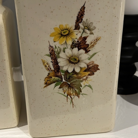 Vintage 1980’s ceramic kitchen canisters  - set of 3. - Picture 5 of 5